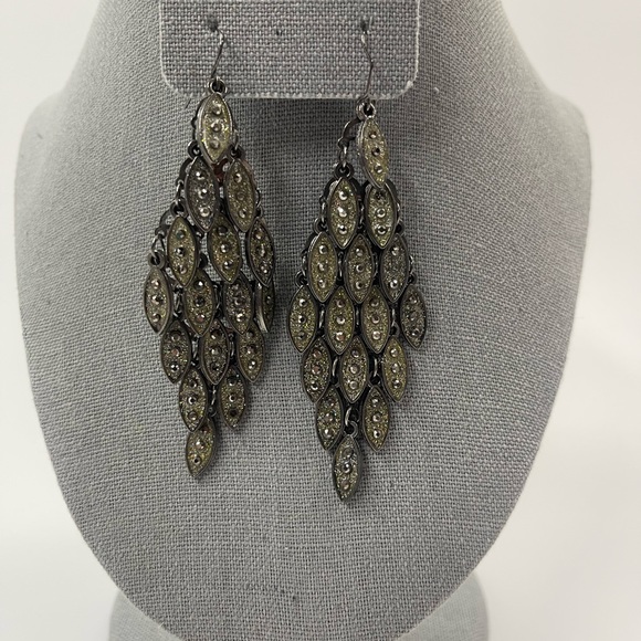 Preowned - assortment of costume jewelry **Dorado693** - Picture 5 of 10